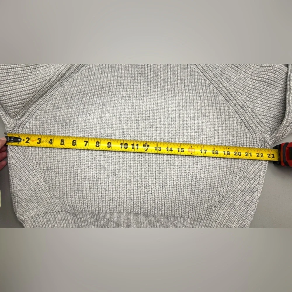 Double Zero chunky knit sweater in a classic light gray color Size S